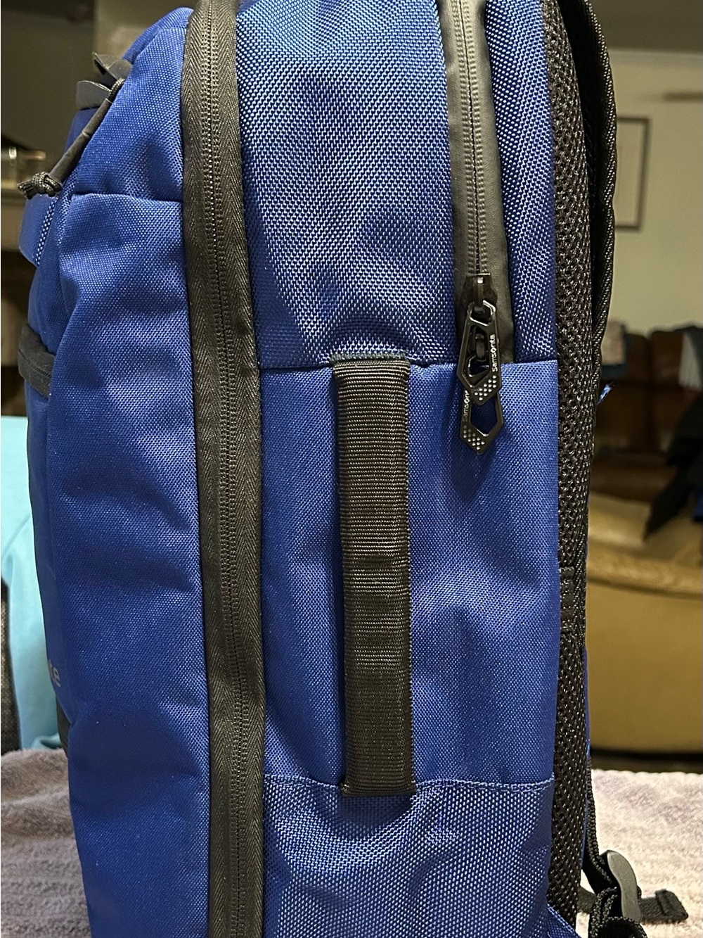 Samsonite Detour Men's Royal Blue Travel Backpack with Black Accents - Picture 4 of 10